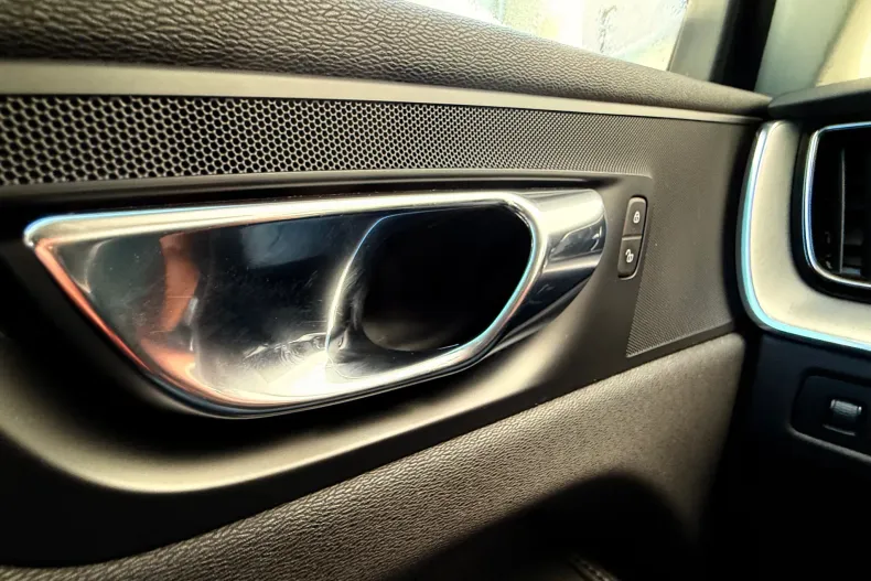 Volvo XC60 din 2020 cu 104.545 km - oferta VOL219638 - foto 23