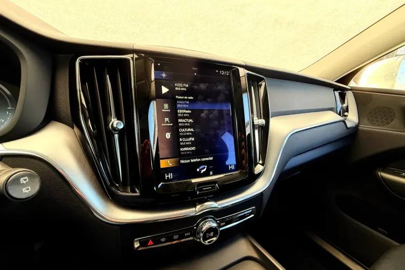 Volvo XC60 din 2020 cu 104.545 km - oferta VOL219638 - foto 25