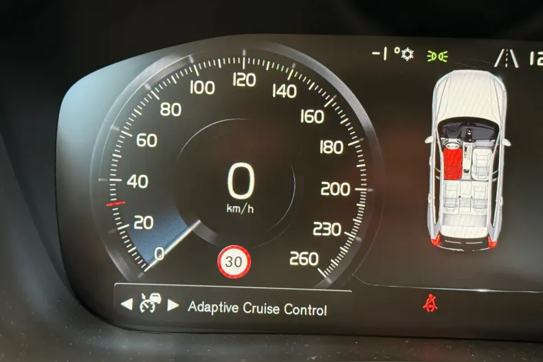Volvo XC60 din 2020 cu 104.545 km - oferta VOL219638 - foto 29