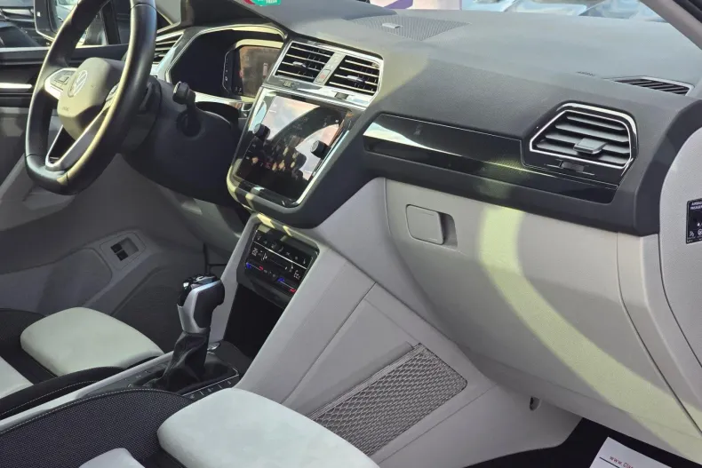 Volkswagen Tiguan din 2022 cu 59.345 km - oferta VOL219652 - foto 12