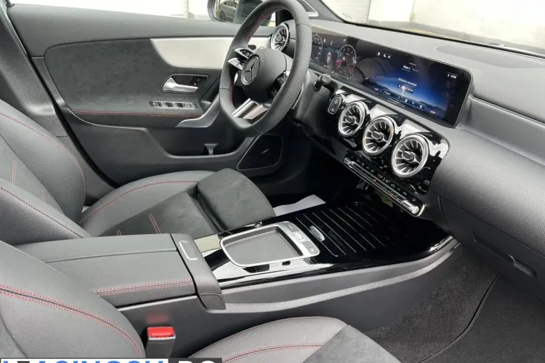 Mercedes-Benz A 200 (Clasa A) din 2024 cu 19.277 km - oferta MER219677 - foto 13
