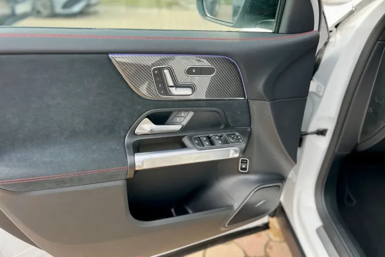 Mercedes-Benz GLB (Clasa GLB) din 2025 cu 15 km - oferta MER219681 - foto 9