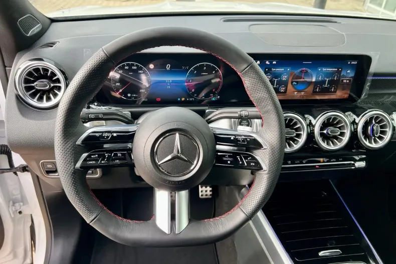 Mercedes-Benz GLB (Clasa GLB) din 2025 cu 15 km - oferta MER219681 - foto 11
