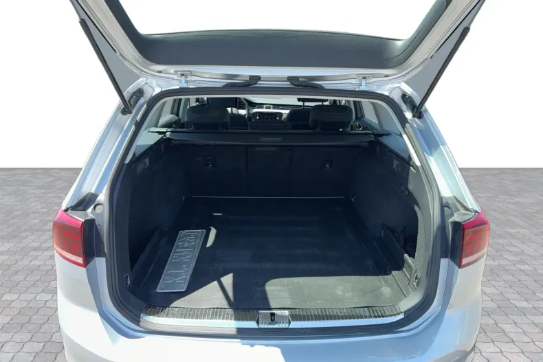 Volkswagen Passat din 2023 cu 125.720 km - oferta VOL219714 - foto 12