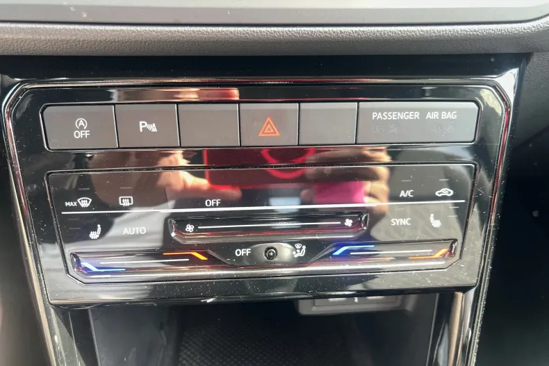 Volkswagen T-Cross din 2023 cu 11.915 km - oferta VOL219716 - foto 17