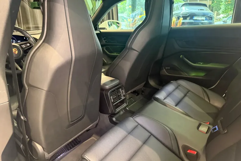 Porsche Taycan din 2023 cu 40.000 km - oferta POR219729 - foto 15