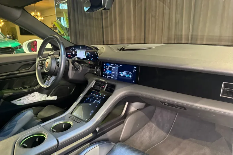 Porsche Taycan din 2023 cu 40.000 km - oferta POR219729 - foto 22
