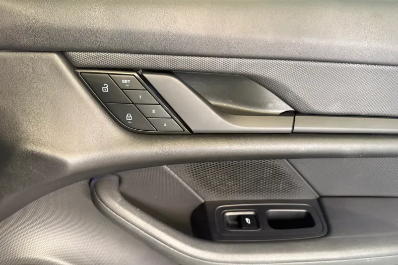 Porsche Taycan din 2023 cu 40.000 km - oferta POR219729 - foto 25