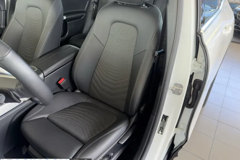 Mercedes-Benz GLB (Clasa GLB) din 2024 cu 13.128 km - oferta MER219756 - foto 15