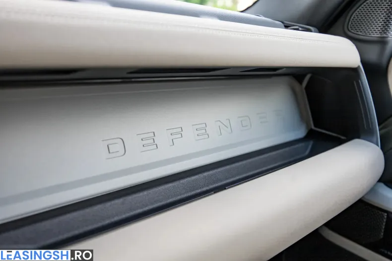 Land Rover Defender din 2022 cu 31.700 km - oferta LAN219761 - foto 26