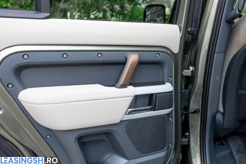 Land Rover Defender din 2022 cu 31.700 km - oferta LAN219761 - foto 29
