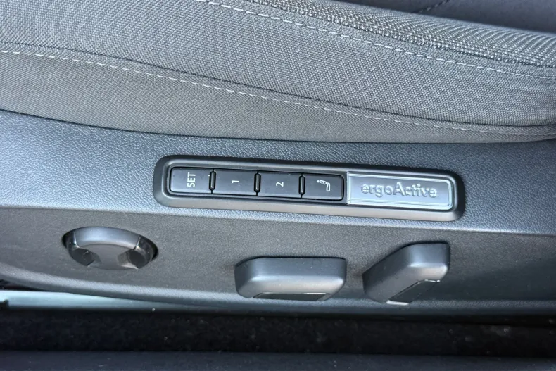 Volkswagen Golf din 2023 cu 156.846 km - oferta VOL219828 - foto 25