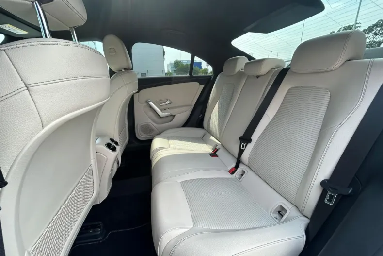 Mercedes-Benz CLA 180 (Clasa CLA) din 2020 cu 66.011 km - oferta MER219853 - foto 16