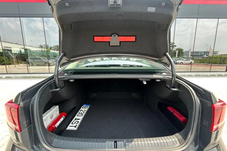 Volkswagen Passat din 2020 cu 44.073 km - oferta VOL219856 - foto 32