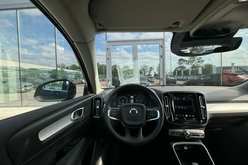Volvo XC40 din 2022 cu 25.649 km - oferta VOL219861 - foto 4