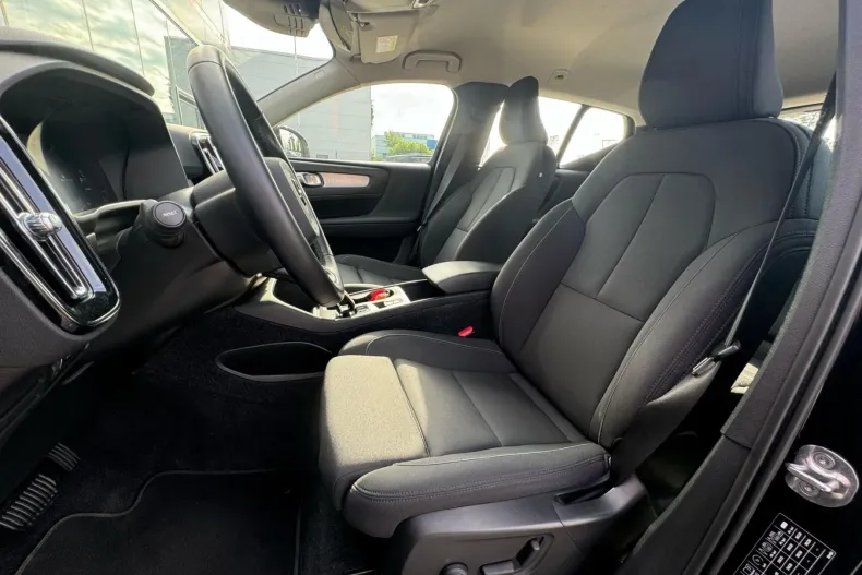 Volvo XC40 din 2022 cu 25.649 km - oferta VOL219861 - foto 5