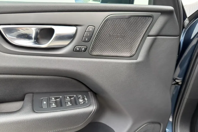 Volvo XC60 din 2021 cu 100.986 km - oferta VOL219881 - foto 9