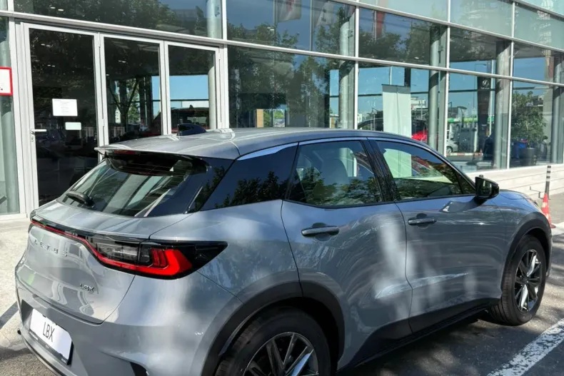Lexus LBX din 2026 cu 3 km - oferta LEX219897 - foto 4