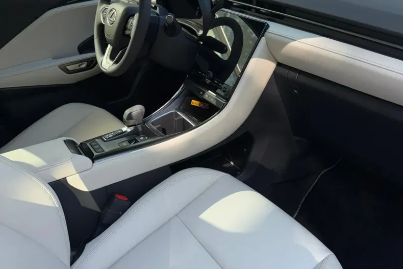 Lexus LBX din 2026 cu 3 km - oferta LEX219897 - foto 9