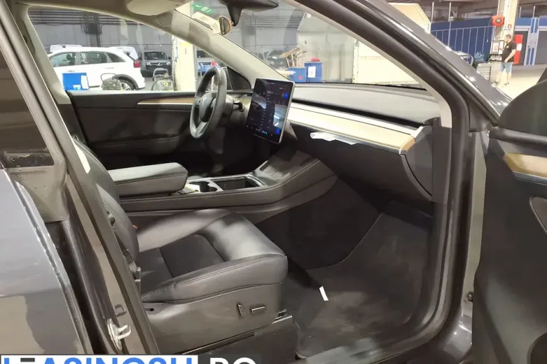 Tesla Model Y din 2023 cu 63.050 km - oferta TES219932 - foto 4