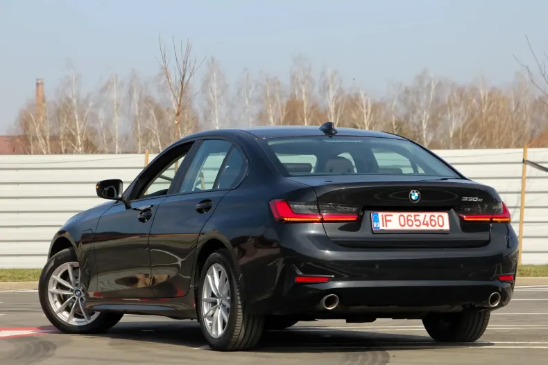 BMW 330e (Seria 3) din 2020 cu 162.500 km - oferta BMW219949 - foto 3
