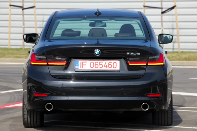 BMW 330e (Seria 3) din 2020 cu 162.500 km - oferta BMW219949 - foto 19