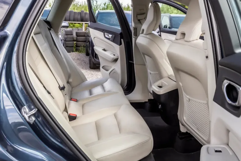Volvo XC60 din 2021 cu 98.000 km - oferta VOL219975 - foto 6