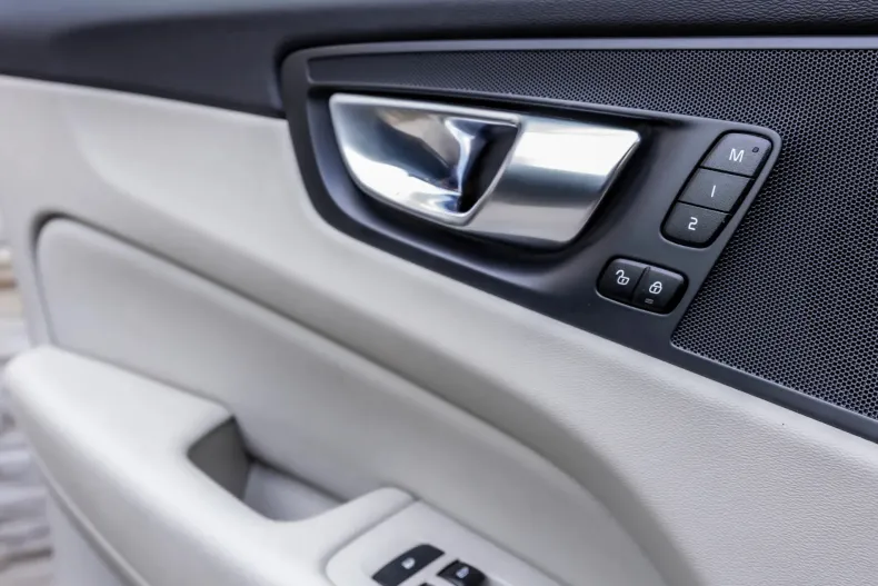Volvo XC60 din 2021 cu 98.000 km - oferta VOL219975 - foto 32
