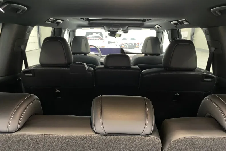 Nissan Armada din 2026 cu 20 km - oferta NIS219989 - foto 24