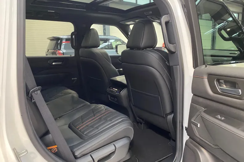 Nissan Armada din 2026 cu 20 km - oferta NIS219989 - foto 26