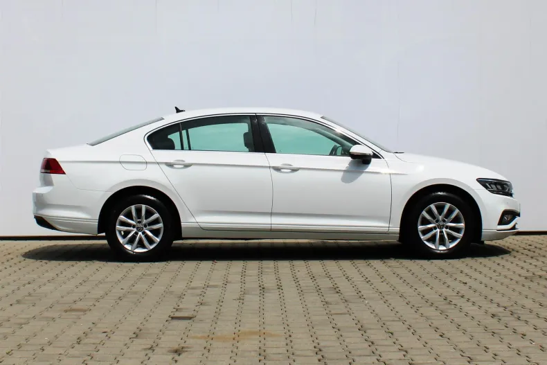 Volkswagen Passat din 2022 cu 60.832 km - oferta VOL219999 - foto 6