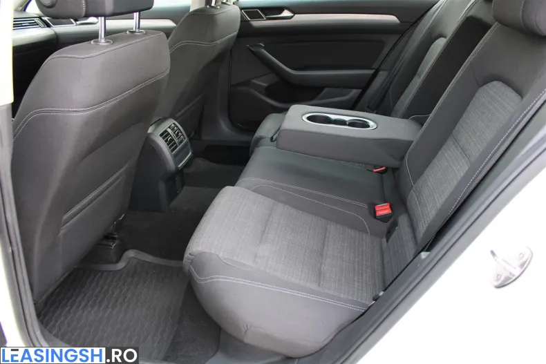 Volkswagen Passat din 2022 cu 60.832 km - oferta VOL219999 - foto 12