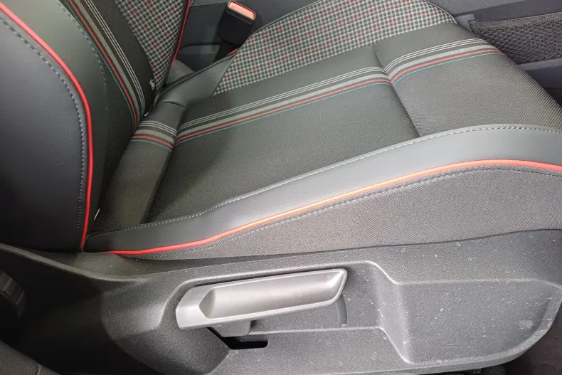 Volkswagen Golf din 2026 cu 2.910 km - oferta VOL220011 - foto 30