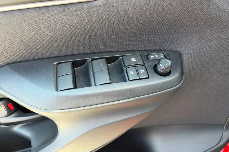 Toyota Yaris Cross din 2025 cu 4.200 km - oferta TOY220128 - foto 13