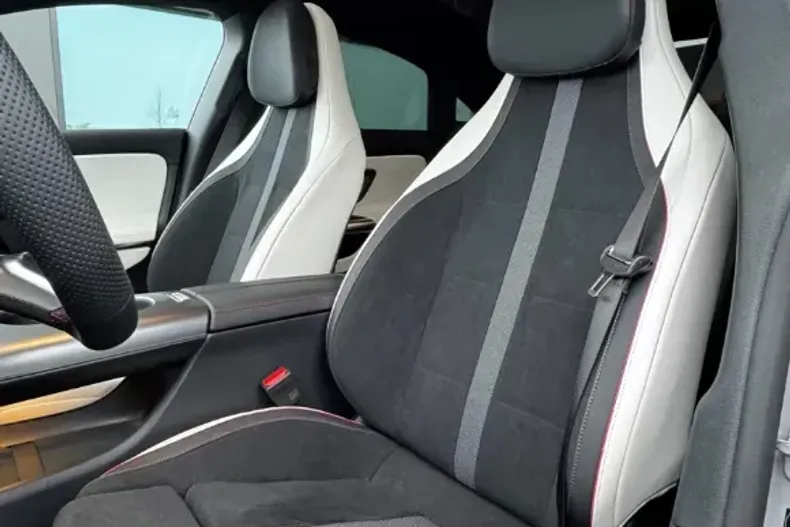 Mercedes-Benz CLA 350 (Clasa CLA) din 2025 cu 4.000 km - oferta MER220190 - foto 6