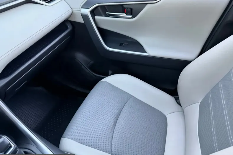 Toyota RAV4 din 2021 cu 65.032 km - oferta TOY220191 - foto 30