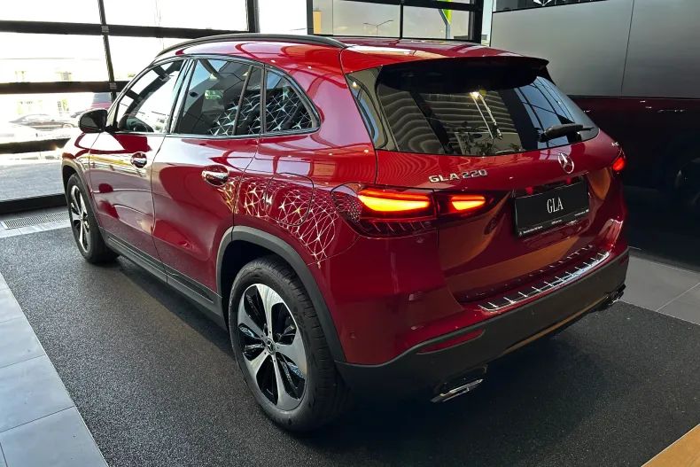 Mercedes-Benz GLA (Clasa GLA) din 2026 cu 6 km - oferta MER220198 - foto 7