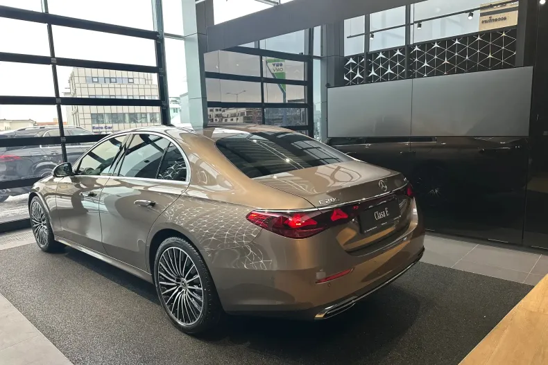 Mercedes-Benz E (Clasa E) din 2025 cu 3.000 km - oferta MER220202 - foto 5