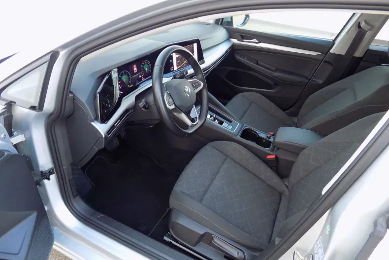 Volkswagen Golf din 2023 cu 64.623 km - oferta VOL220215 - foto 12