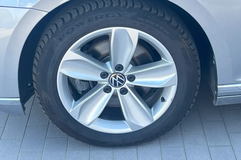 Volkswagen Passat din 2022 cu 108.736 km - oferta VOL220239 - foto 4