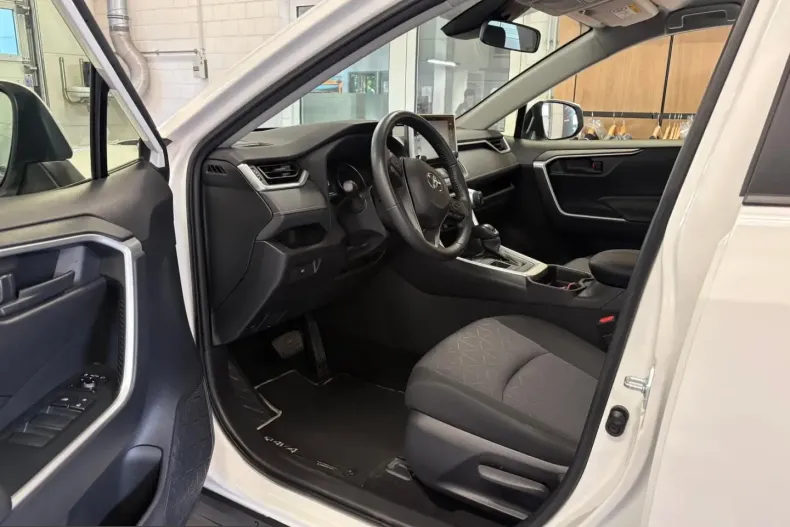 Toyota RAV4 din 2021 cu 73.377 km - oferta TOY220308 - foto 10