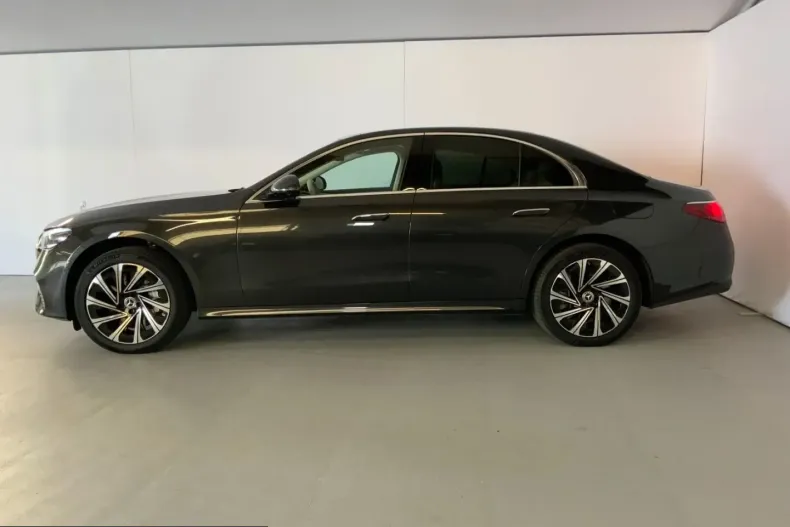 Mercedes-Benz E 300 (Clasa E) din 2024 cu 38.130 km - oferta MER220341 - foto 3