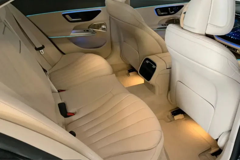 Mercedes-Benz E 300 (Clasa E) din 2024 cu 38.130 km - oferta MER220341 - foto 15