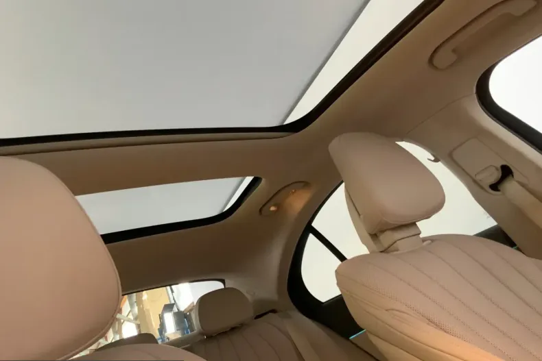 Mercedes-Benz E 300 (Clasa E) din 2024 cu 38.130 km - oferta MER220341 - foto 16