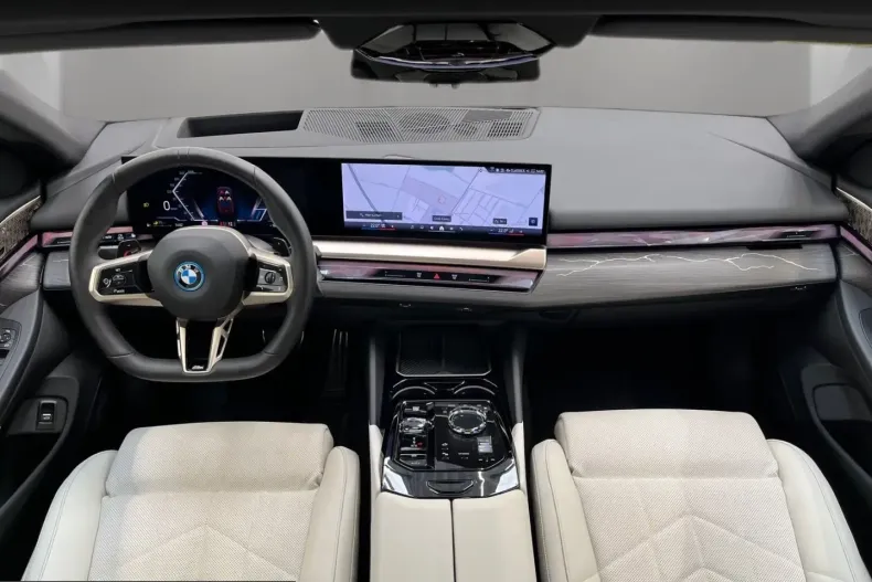 BMW 550 (Seria 5) din 2025 cu 7.740 km - oferta BMW220384 - foto 9
