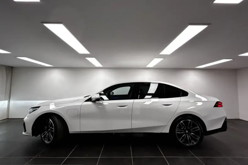BMW 550 (Seria 5) din 2025 cu 15.590 km - oferta BMW220411 - foto 2