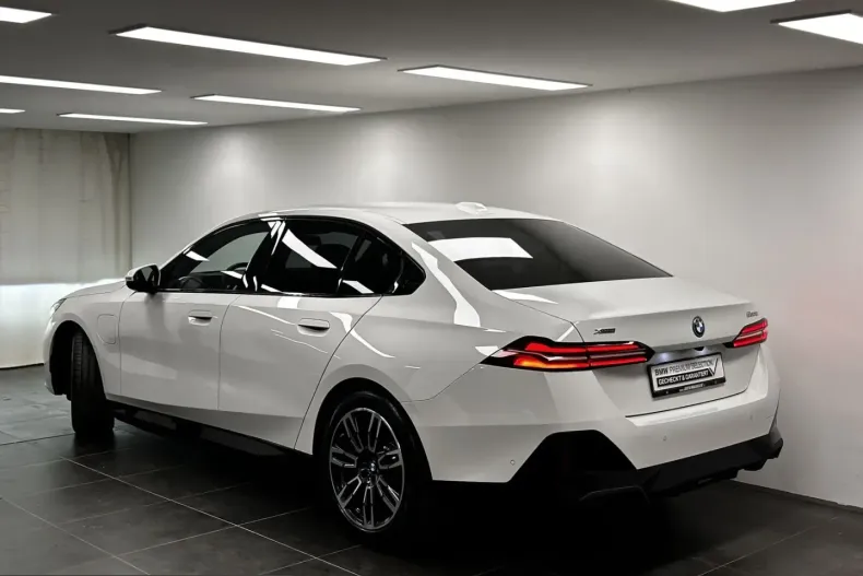 BMW 550 (Seria 5) din 2025 cu 15.590 km - oferta BMW220411 - foto 3