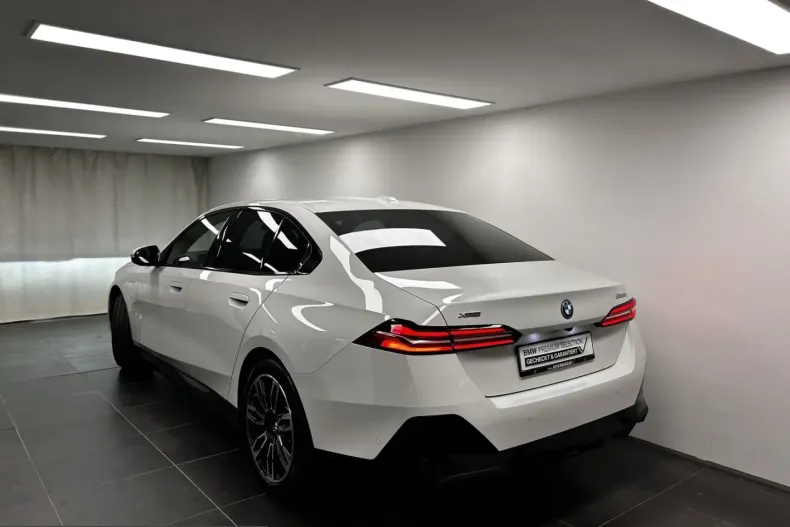 BMW 550 (Seria 5) din 2025 cu 15.590 km - oferta BMW220411 - foto 11