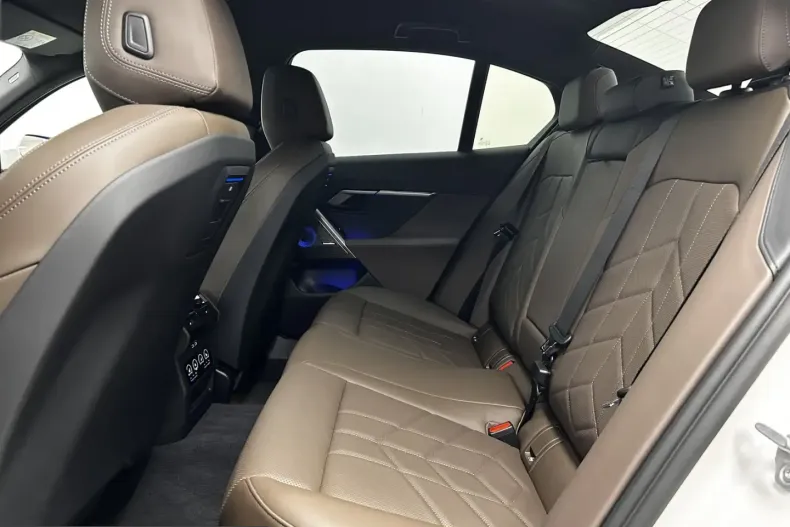 BMW 550 (Seria 5) din 2025 cu 15.590 km - oferta BMW220411 - foto 16