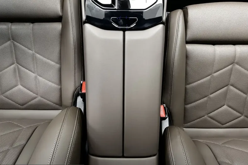 BMW 550 (Seria 5) din 2025 cu 15.590 km - oferta BMW220411 - foto 19